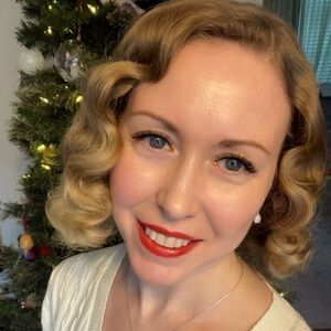 Meet your Posher, Deirdre